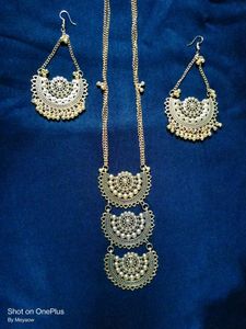 Heavy earrings &amp; long necklace set