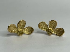 Gold Tone Flower Stud Earrings❤️