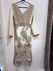 Elegant White Kurta Set with Intricate Embellishme