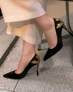 Elegant Black Heels with Gold Leaf Accent