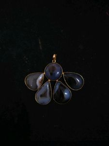 Beautiful Stone Crystal Flower Pendant For Women