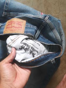 Levis Blue Wash Distressed Denim Jeans