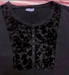 Woman Black Top ✨