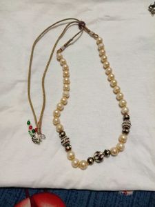 Elegant Pearl Necklace with Embellishments