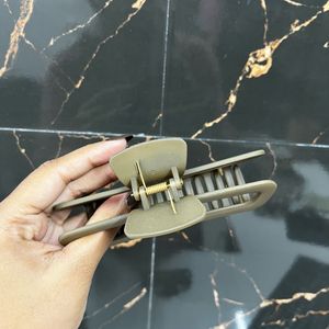 Oversized Hair claw clip