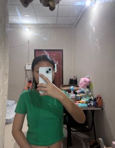 H&M green cropped top