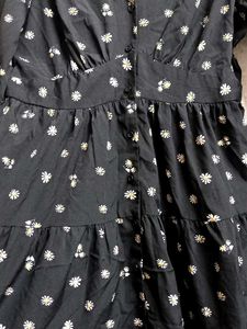 Chic Black Daisy Print Dress