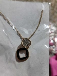 Elegant Square &amp; Diamond Pendant Necklace