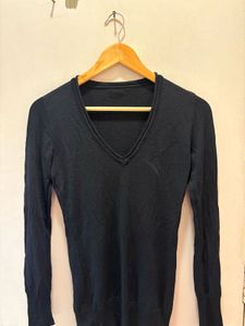 Classic Black V-Neck Long Sleeve Top