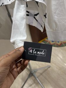 Stylish White Shirt with Abstract Print Top