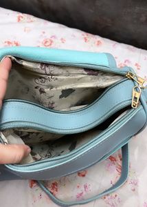 New Sling Bag With 4zip Very Spacious