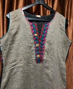 Stylish Sleeveless Embroidered Kurti