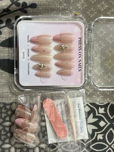 Press On Nails - 24 Pcs