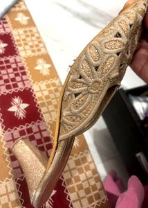 Embellished Ethnic Juttis/Mojaris
