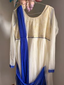 Elegant White Kurta with Gold Embellishments