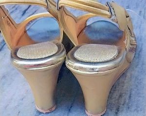 Lady Sandal Heel Colour (Goldan)  This Is Tiet For Me   Use Only One Time