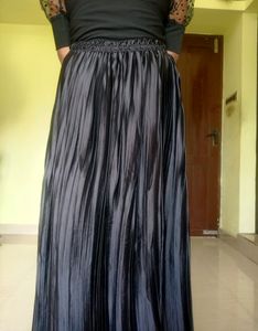 Black Pleated Satin Skirt 🖤