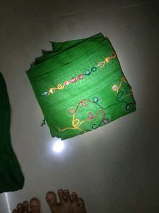 Green Embellished Dupatta And Leggings Set