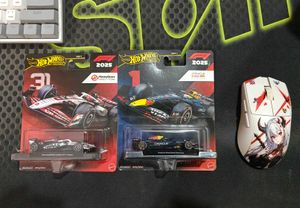 Hot Wheels Premium Oracle RedBull F1 &amp; Haas Team F