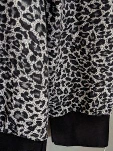🐆Animal Print V-Neck Top🐆