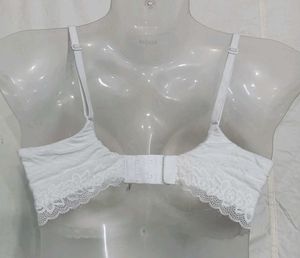 🔥 Comfortable White Lace Trim Bra