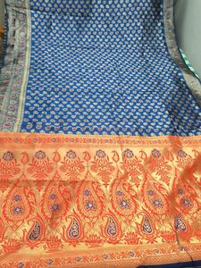 Blue & Lal Paisley Silk Saree