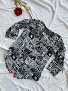 Stylish Black &amp; White Printed top