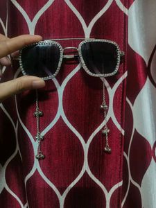 Sparkling Square Sunglasses with Chain