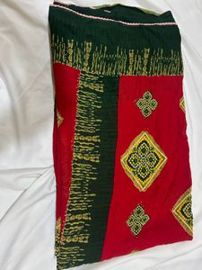 Red &amp; Green Bandhani Saree without blouse piece