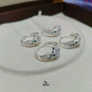Pure Silver Exquisite Toe Rings with Emerald Accen