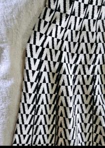 Stylish Black and White Geometric Print Skirt
