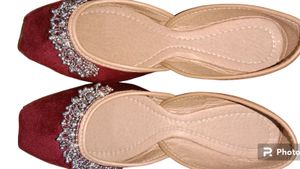 Maroon Embroidered Juttis