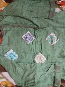 Green Embellished Kurta With Stole