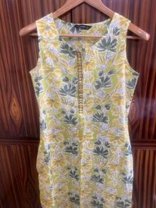 Floral Print Sleeveless Kurta