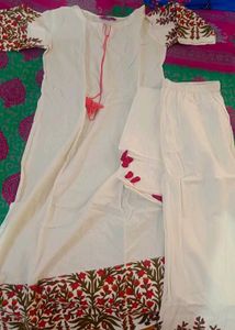 Elegant White Kurta Set with Floral Print