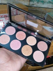 makeup revolution highlighter and contour palatte