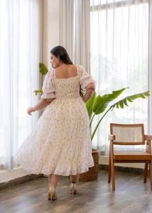 Chic Floral Tiered Midi Dress with Puff Sleeves