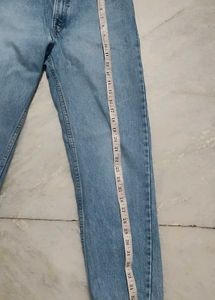 Light Wash High-Waisted Jeans