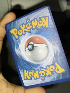 Skuntank V Pokemon Card