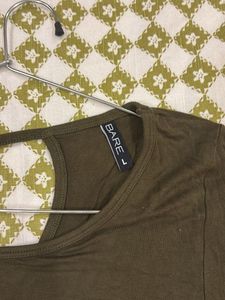 olive green 🤌🏾🔥Solid body fitted top