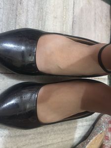 Black Pointed Toe Flats