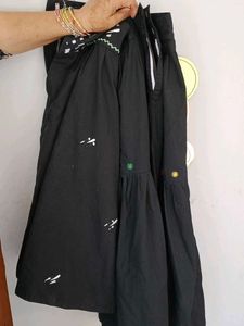 🤩Black Ruffle skrits, with little embroidery 🤩