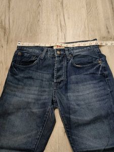 Ma4472 Levi's jeans waist 28 inches
