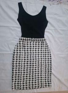 Chic Houndstooth Sheath skirt