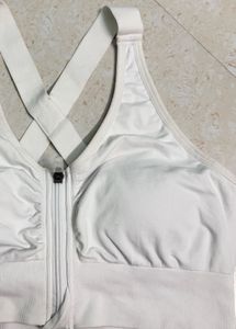 White Sports Bra with Front Zipper 🫶🏻