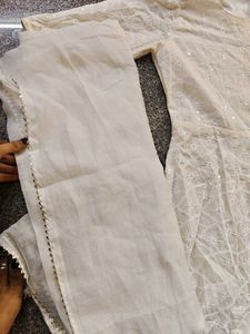 sale 🥳🥳White Embroidered Kurta Set