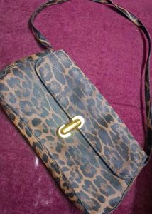 Chic Leopard Print Shoulder Bag