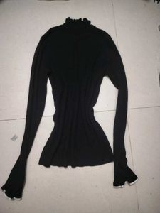 Chic Black Ribbed Top