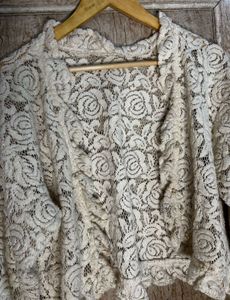 🤍🦢LAST DAY OFFER⚡️ 🎀💅Vintage Lace Bolero shrug