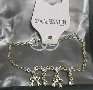 Gold Tone Bow Charm Bracelet
